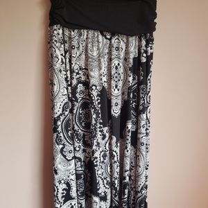 Black and white flowy maxi skirt